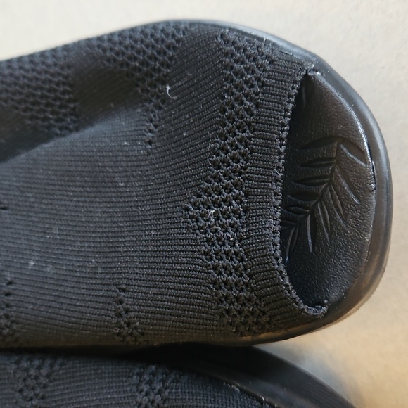 Bzees Black Wedges - Picture 3 of 11